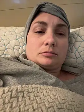 Snapshot of MilfyMrsRobinson chatting on May 28, 12:41 am MilfyMrsRobinson online show from May 28, 12:41 am