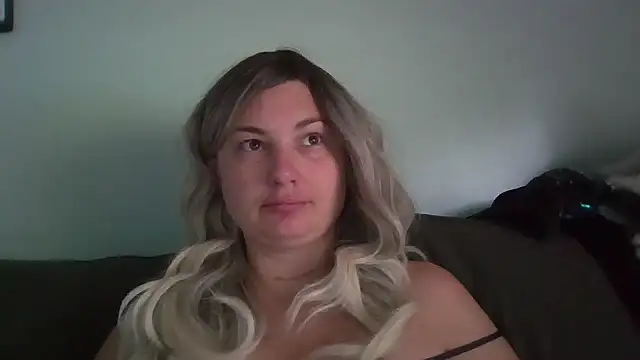 Snapshot of MilfyMrsRobinson chatting on June 17, 1:01 pm MilfyMrsRobinson online show from June 17, 1:01 pm