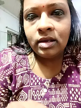 Snapshot of Love_Jenny chatting on February 13, 4:41 am Love Jenny online show from February 13, 4:41 am