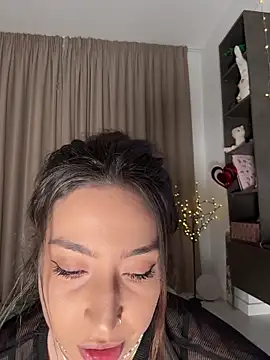 Snapshot of KimArts chatting on February 11, 8:03 pm KimArts online show from February 11, 8:03 pm