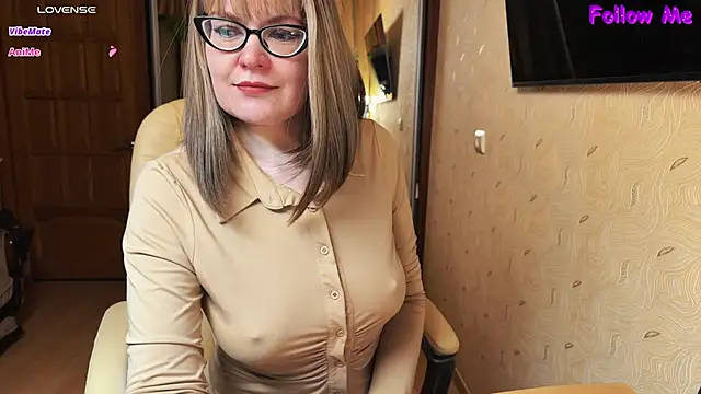 Snapshot of MyLadySkyLuck chatting on June 7, 5:16 pm MyLadySkyLuck online show from June 7, 5:16 pm