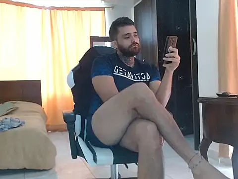 aronmiller404 online show from March 18, 1:42 pm