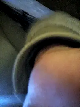 Snapshot of ListedLoin chatting on January 4, 6:51 pm ListedLoin online show from January 4, 6:51 pm