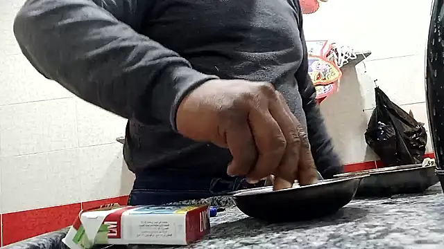 Snapshot of ListedLoin chatting on March 1, 12:23 pm ListedLoin online show from March 1, 12:23 pm