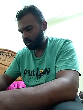 Snapshot of ListedLoin chatting on May 10, 5:12 am ListedLoin online show from May 10, 5:12 am