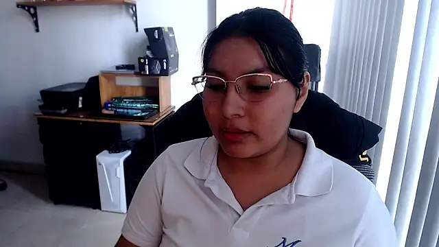 Snapshot of DyannaBloom chatting on August 4, 7:38 pm DyannaBloom online show from August 4, 7:38 pm
