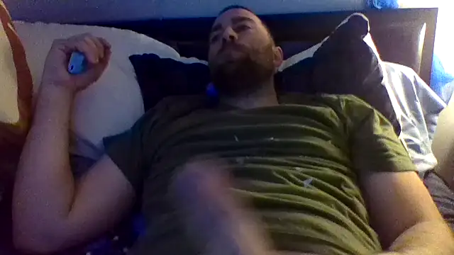 Snapshot of jwiththethickone413 chatting on March 18, 4:37 am jwiththethickone413 online show from March 18, 4:37 am