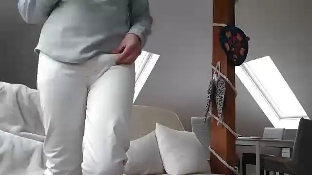 Snapshot of maxmueller321 chatting on December 4, 9:40 am maxmueller321 online show from December 4, 9:40 am