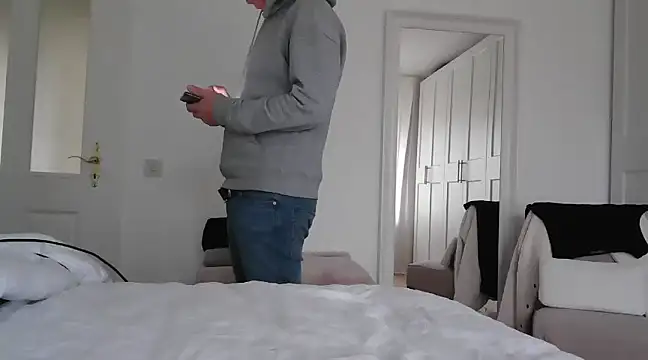 Snapshot of maxmueller321 chatting on December 19, 10:02 am maxmueller321 online show from December 19, 10:02 am