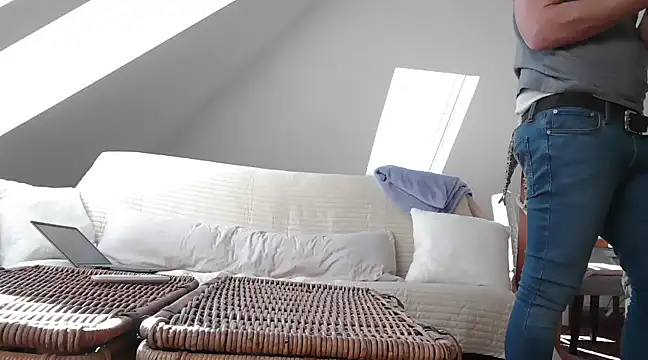 Snapshot of maxmueller321 chatting on March 19, 1:07 pm maxmueller321 online show from March 19, 1:07 pm