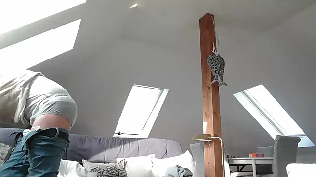 maxmueller321 online show from April 12, 7:35 am