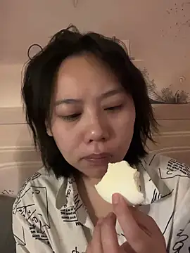 Eliza-E online show from February 6, 11:30 pm