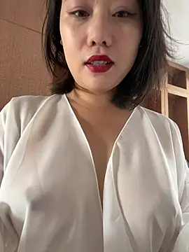 Snapshot of Eliza-E chatting on May 13, 5:16 am Eliza-E online show from May 13, 5:16 am