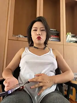 Eliza-E online show from June 3, 2:03 am