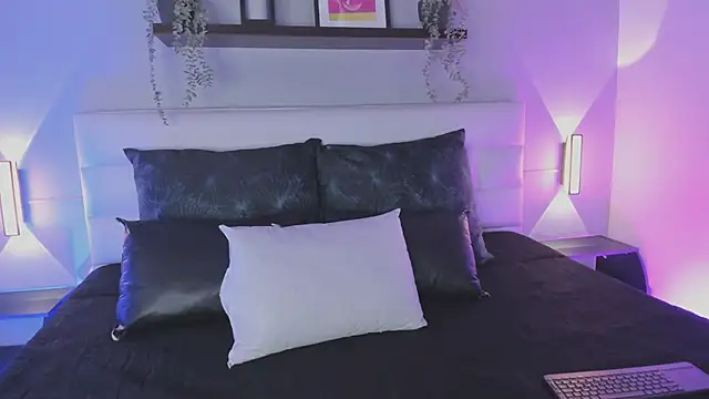 sofi bakerr online show from February 13, 11:39 am