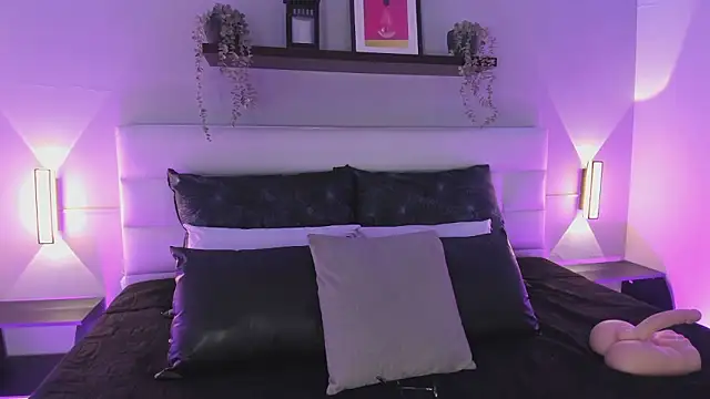 sofi bakerr online show from March 30, 11:55 am