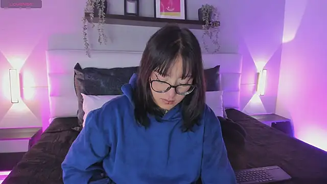 sofi bakerr online show from April 15, 11:39 am