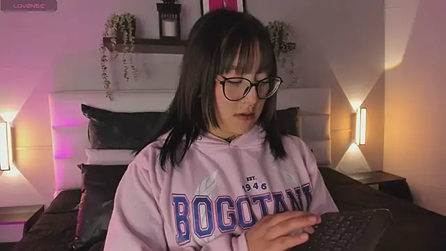 sofi bakerr online show from April 20, 11:35 am