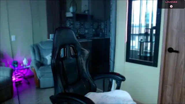 tevenwhiite online show from January 14, 6:35 pm