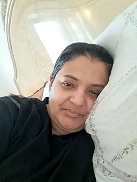 sarahhh1987 online show from February 10, 6:39 am