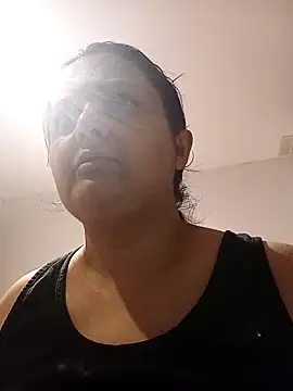 sarahhh1987 online show from April 13, 7:52 pm