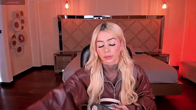 HannaConnor  online show from April 13, 8:47 pm