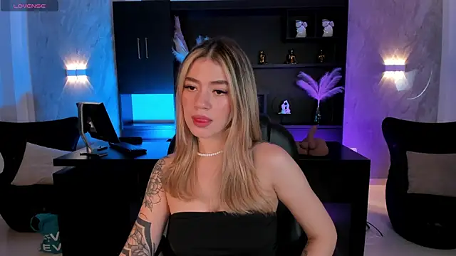 ViolettHansson online show from November 25, 7:14 pm