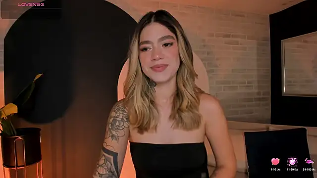 ViolettHansson online show from April 10, 9:58 am