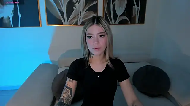Snapshot of ViolettHansson chatting on May 31, 11:39 am ViolettHansson online show from May 31, 11:39 am