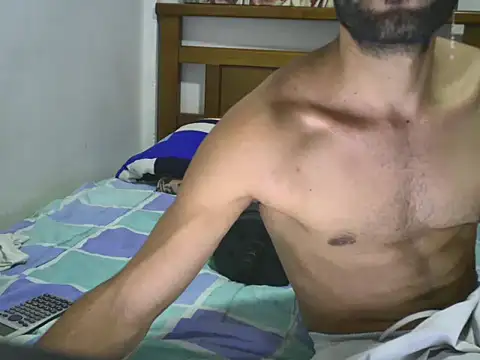 Snapshot of hideonbush051 chatting on September 29, 3:17 pm hideonbush051 online show from September 29, 3:17 pm