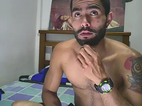 Snapshot of hideonbush051 chatting on October 5, 2:32 am hideonbush051 online show from October 5, 2:32 am