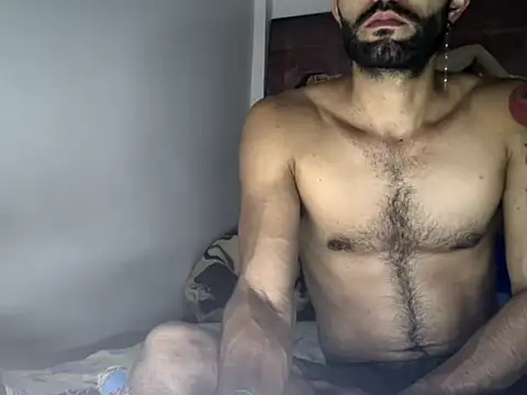 Snapshot of hideonbush051 chatting on November 5, 12:21 am hideonbush051 online show from November 5, 12:21 am