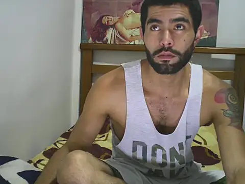 Snapshot of hideonbush051 chatting on November 6, 3:24 pm hideonbush051 online show from November 6, 3:24 pm