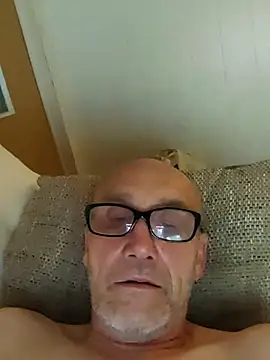 Snapshot of tino66 chatting on June 27, 10:48 pm tino66 online show from June 27, 10:48 pm