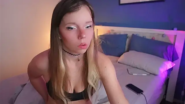 Ayra Lust online show from April 4, 7:00 pm