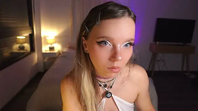 Snapshot of Ayra_Lust chatting on June 4, 9:10 pm Ayra Lust online show from June 4, 9:10 pm