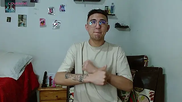 Snapshot of samfox_ chatting on December 2, 10:12 pm samfox online show from December 2, 10:12 pm