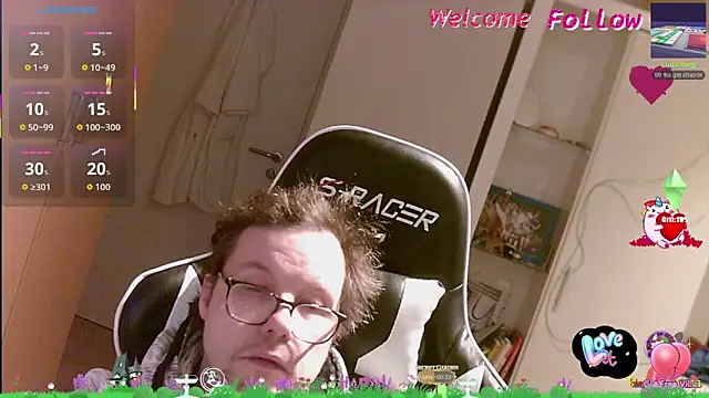 Snapshot of larsgessner30 chatting on May 10, 8:25 pm larsgessner30 online show from May 10, 8:25 pm