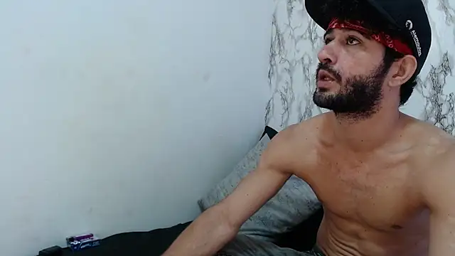 Snapshot of Moon_and_aaron chatting on March 3, 3:45 am Moon and aaron online show from March 3, 3:45 am