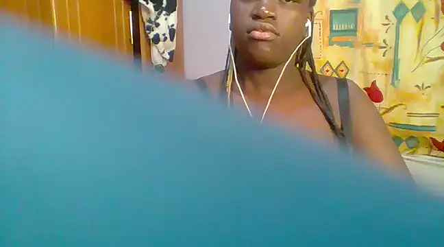Snapshot of pretty_almah chatting on December 5, 5:17 pm pretty almah online show from December 5, 5:17 pm