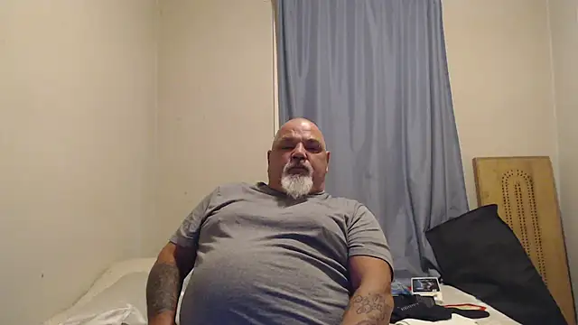 Newfiesausage1972 online show from September 10, 3:12 pm