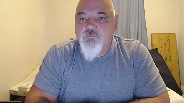 Newfiesausage1972 online show from September 11, 11:43 am