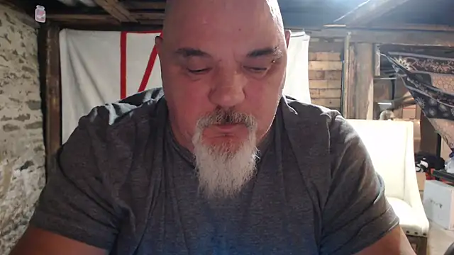 Newfiesausage1972 online show from February 15, 11:45 pm