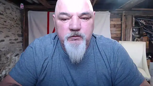 Newfiesausage1972 online show from February 16, 4:14 pm