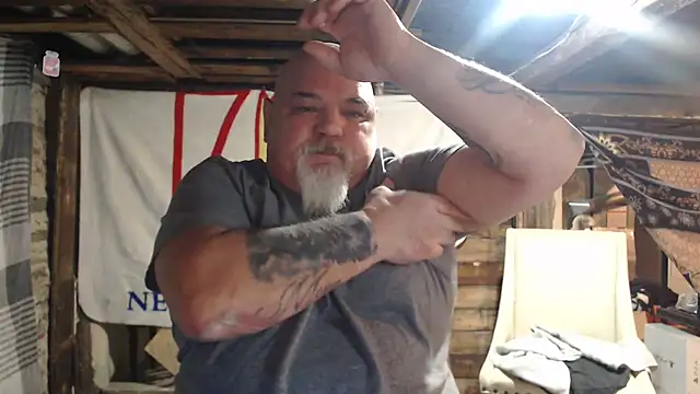 Newfiesausage1972 online show from February 24, 9:40 am