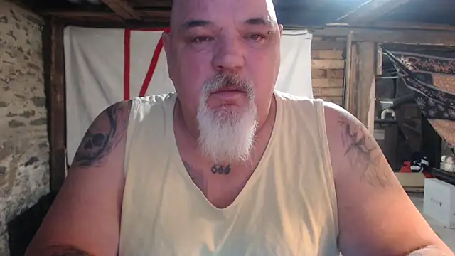 Newfiesausage1972 online show from March 19, 11:25 am