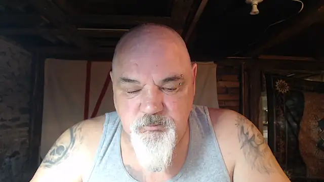 Newfiesausage1972 online show from April 5, 11:24 pm