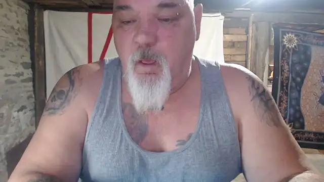 Snapshot of Newfiesausage1972 chatting on April 19, 11:31 am Newfiesausage1972 online show from April 19, 11:31 am