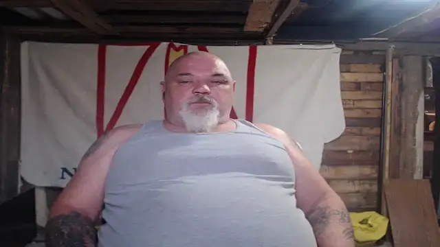 Snapshot of Newfiesausage1972 chatting on April 25, 3:42 pm Newfiesausage1972 online show from April 25, 3:42 pm