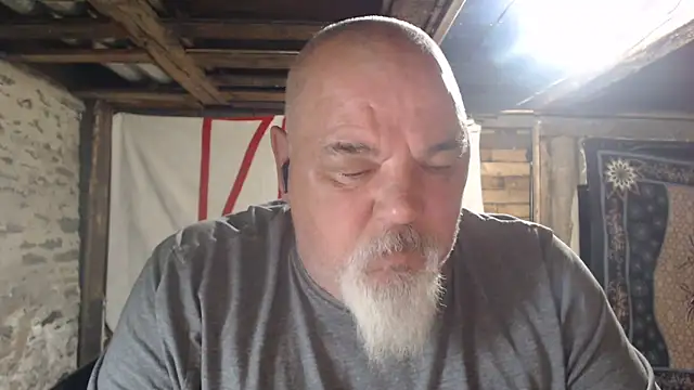 Snapshot of Newfiesausage1972 chatting on April 28, 7:24 am Newfiesausage1972 online show from April 28, 7:24 am